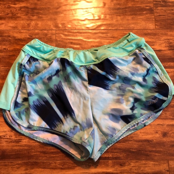 Women’s acics running shorts - Picture 1 of 3